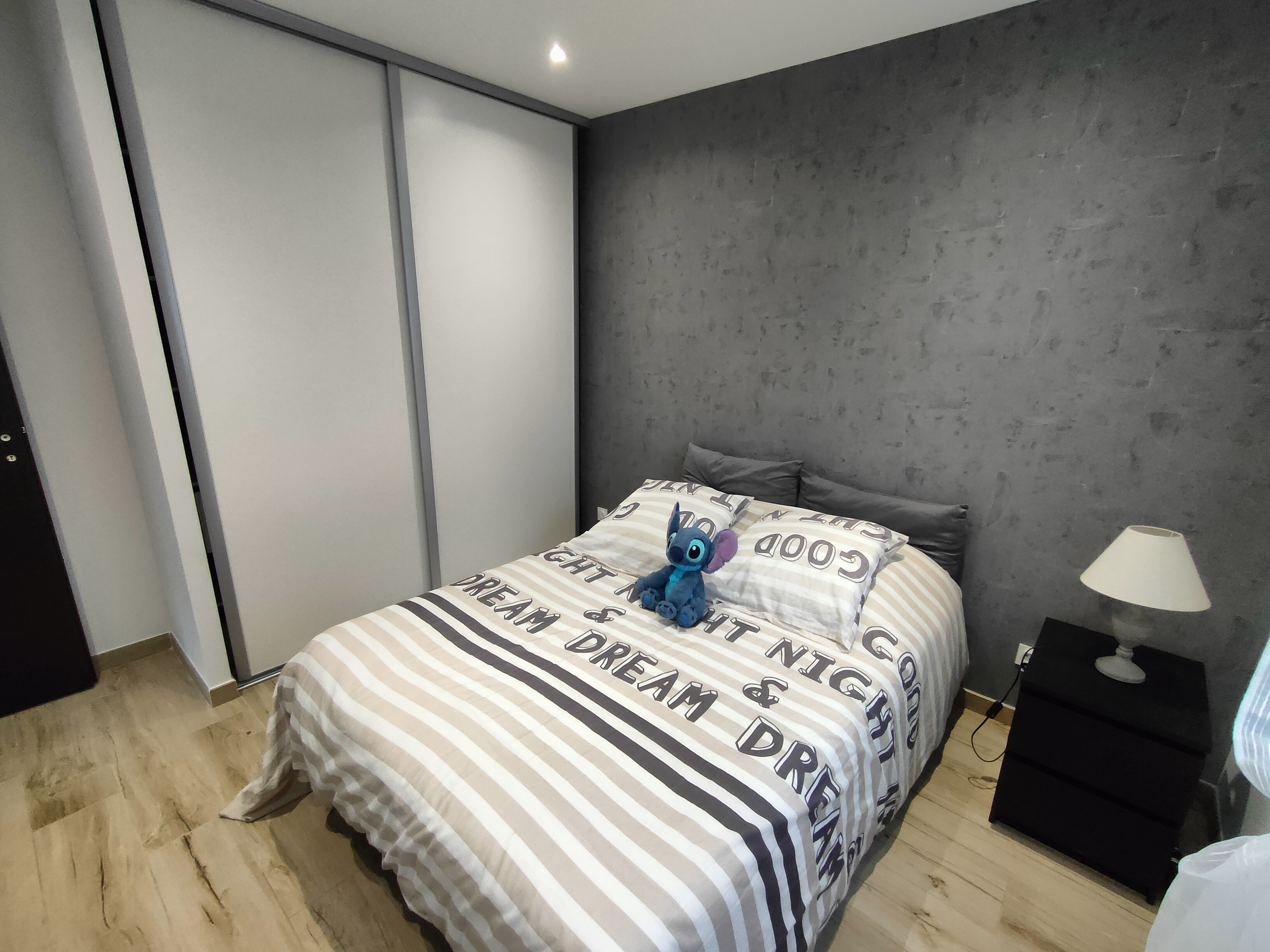 Chambre enfant béton ciré après — Jayat