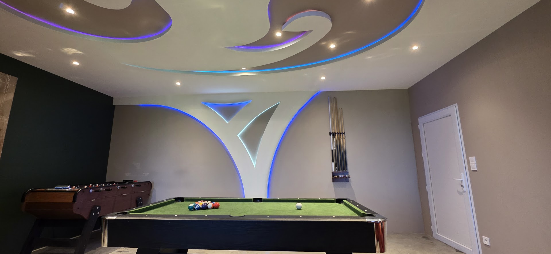 Faux plafond LED après — Attignat